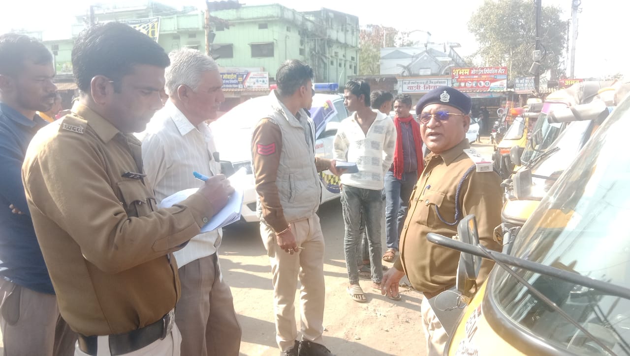 सड़क सुरक्षा माह को लेकर मनेंद्रगढ़-चिरमिरी-भरतपुर पुलिस तथा आरटीओ  की संयुक्त पहल