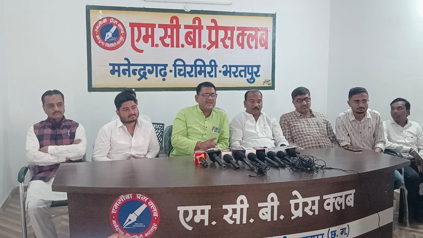 जिला कांग्रेस कमेटी ने की प्रेस वार्ता, प्रदेश में बढ़ते नशे के कारोबार पर उठाए सवाल अफीम खेती में भाजपा नेताओं के नाम आने पर कांग्रेस का हमला 