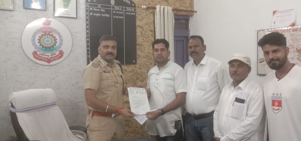 चिरमिरी की ट्रैफिक व्यवस्था को लेकर कांग्रेस की पहल, टीआई साहब को सौंपा ज्ञापन