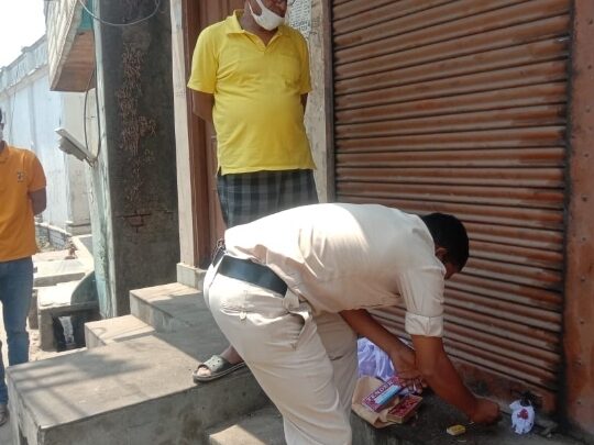 लॉक डाउन में खुले मिले 3 दुकानों को एसडीएम ने किया सील
