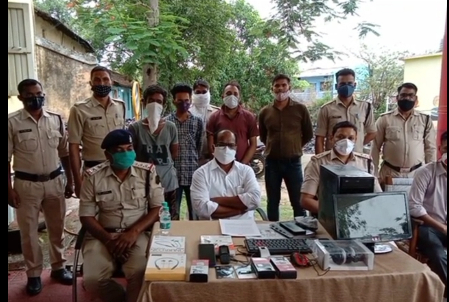 चिरमिरी में हो रही लगातार चोरियों के बड़े गिरोह को चिरमिरी पुलिस ने किया गिरफ्तार