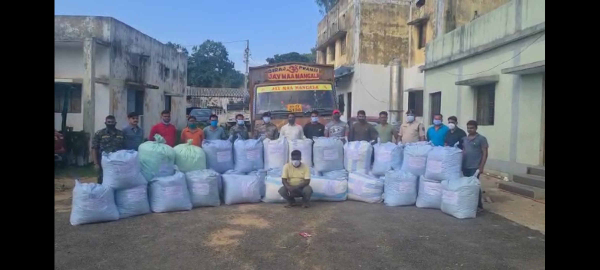 अंतरराज्यीय गांजा तस्कर 9 कुंटल गांजा के साथ गिरफ्तार