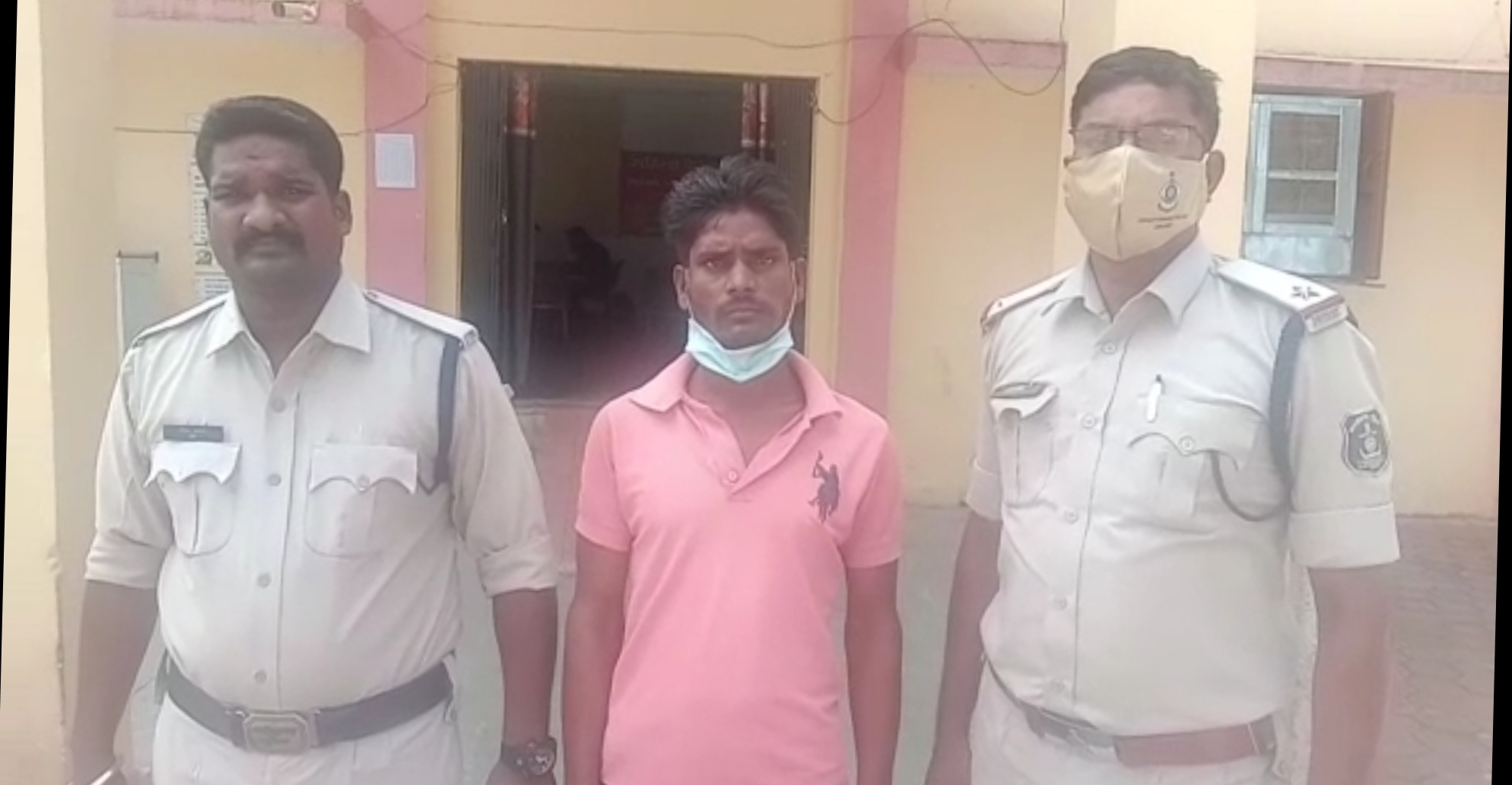 दहेज प्रताड़ना मामले के फरार आरोपी को किया पामगढ़ पुलिस ने गिरफ्तार