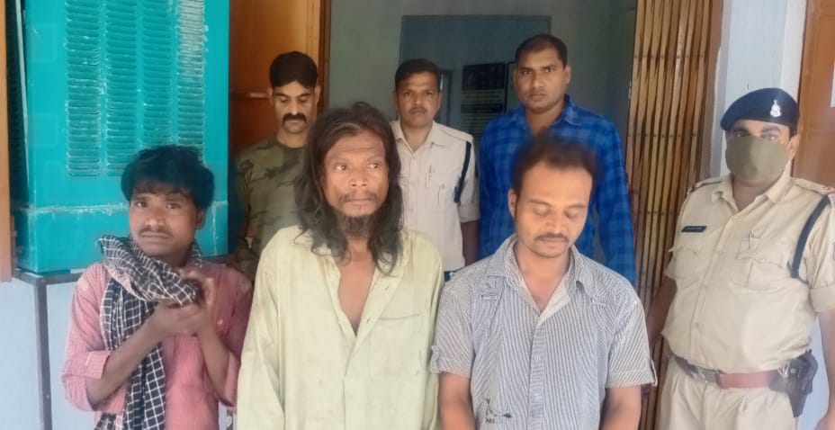 घर में सेंध मारकर बकरी चोरी करने वाले तीन आरोपी गिरफ्तार