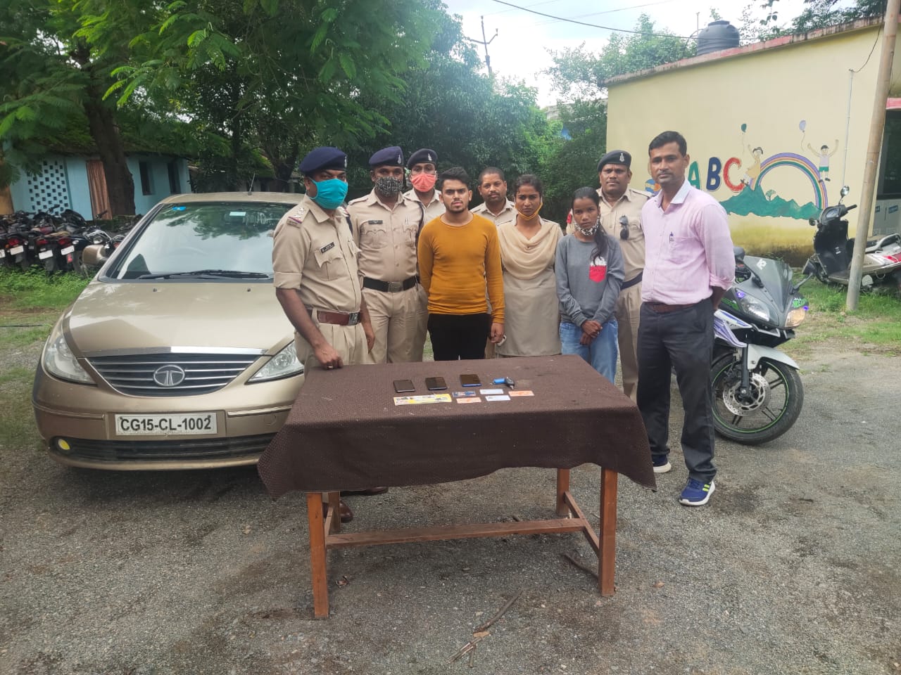  मृत एसईसीएल कर्मचारी के खाता से हो रहा था पैसा गायब, बेटी ने प्रेमी के साथ मिलकर रचा पूरा खेल