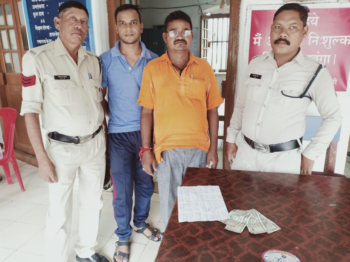 सट्टा पट्टी लिखने वाले को सिमगा पुलिस ने धर दबोचा ।