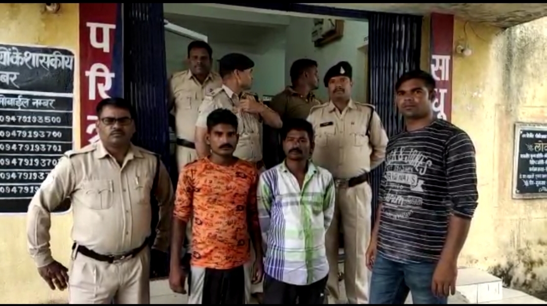 लड़की से छेड़छाड़ करने वाले दो मनचलों को पुलिस ने किया गिरफ्तार