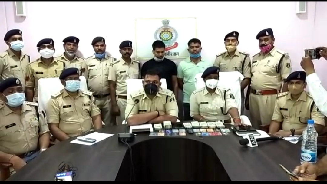 एटीएम मशीन में छेड़छाड़ कर पैसे निकलने वाले  आरोपी गिरफ्तार