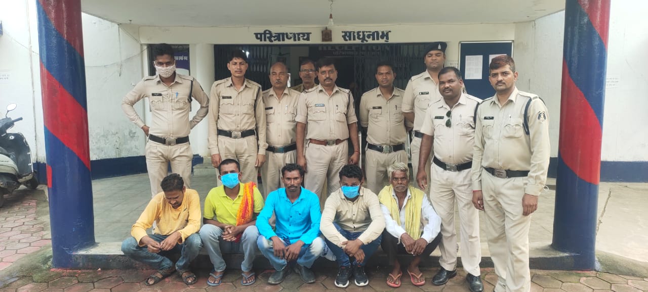  अलग-अलग स्थानों से गांजा पीते मिले आरोपी हुए गिरफ्तार, थाना बैकुण्ठपुर ने की कार्यवाही