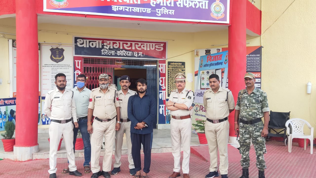 नौकरी लगवाने के नाम पर बेरोजगारों से लाँखो रूपये की धोखाधड़ी करने वाला फरार मुख्य आरोपी पकड़ाया , पुलिस अधीक्षक संतोष कुमार सिंह ने गठित किया था विशेष टीम वर्ष 2019 से फरार था मुख्य आरोपी