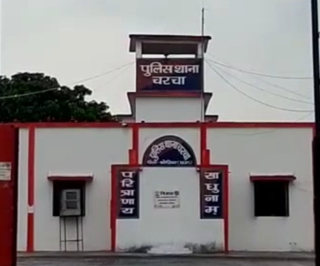 घर के छज्जे में छिपा रखा था ढ़ेरो नशीली कैप्सूल, चरचा थाना की टीम ने घर पर दी दबिश, आरोपी गिरफ्तार