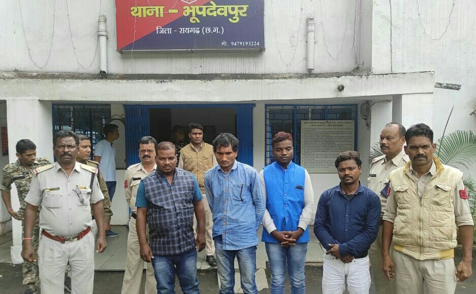 पत्रकार बनकर कर रहे थे अवैध उगाही...ग्रामीण क्षेत्रों में कर रहे थे अवैध उगाही... पहुंच गए सलाखों के पीछे...