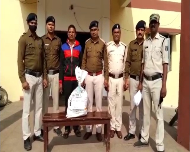 गांजा बेचेने की फ़िराक में घूम रहा आरोपी चढ़ा कोतवाली पुलिस के हत्थे, आरोपियों के कब्जे से 3 किलो गांजा जब्त 