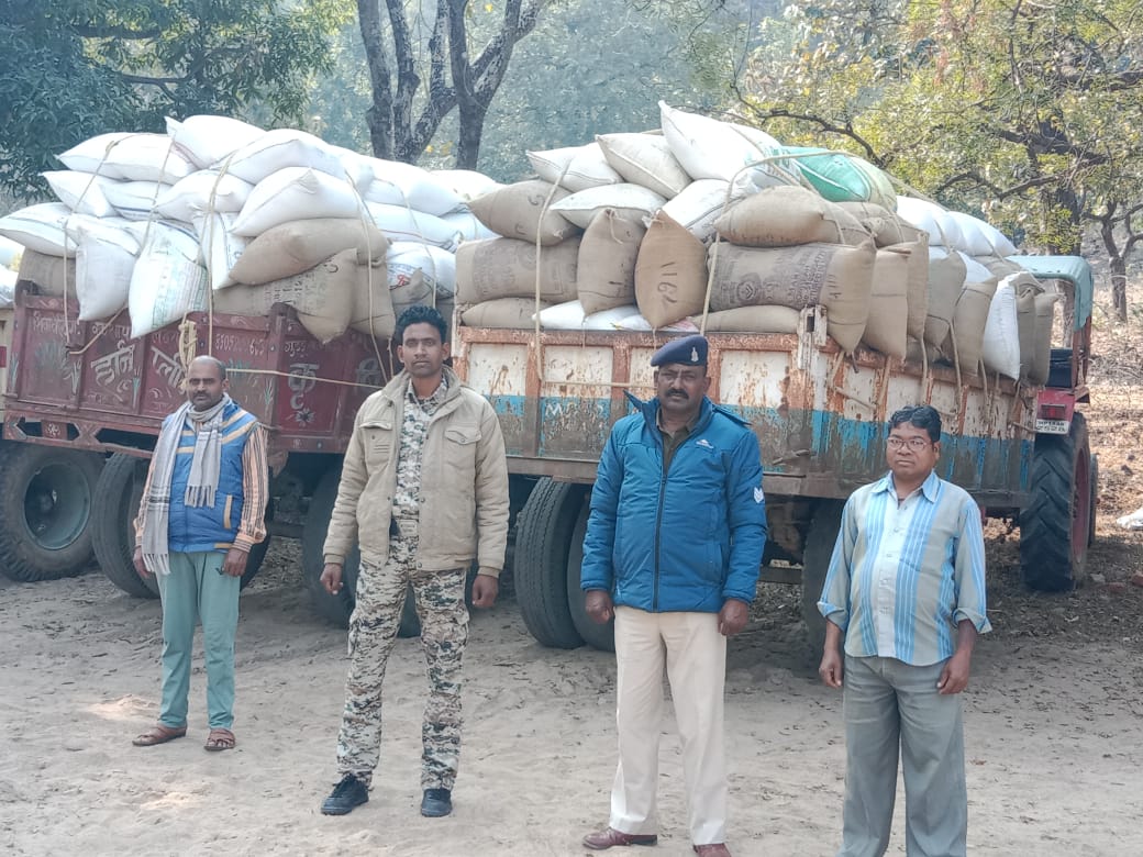 अवैध धान से लदा तीन ट्रैक्टर लगभग 314 बोरी धान पकड़ाया