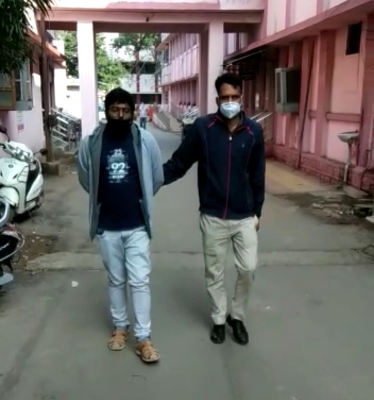 मेट्रोमोनियल साइट पर दोस्ती कर बिलासपुर  की युवती के साथ दुष्कर्म करने वाला आरोपी हैदराबाद से गिरफ्तार