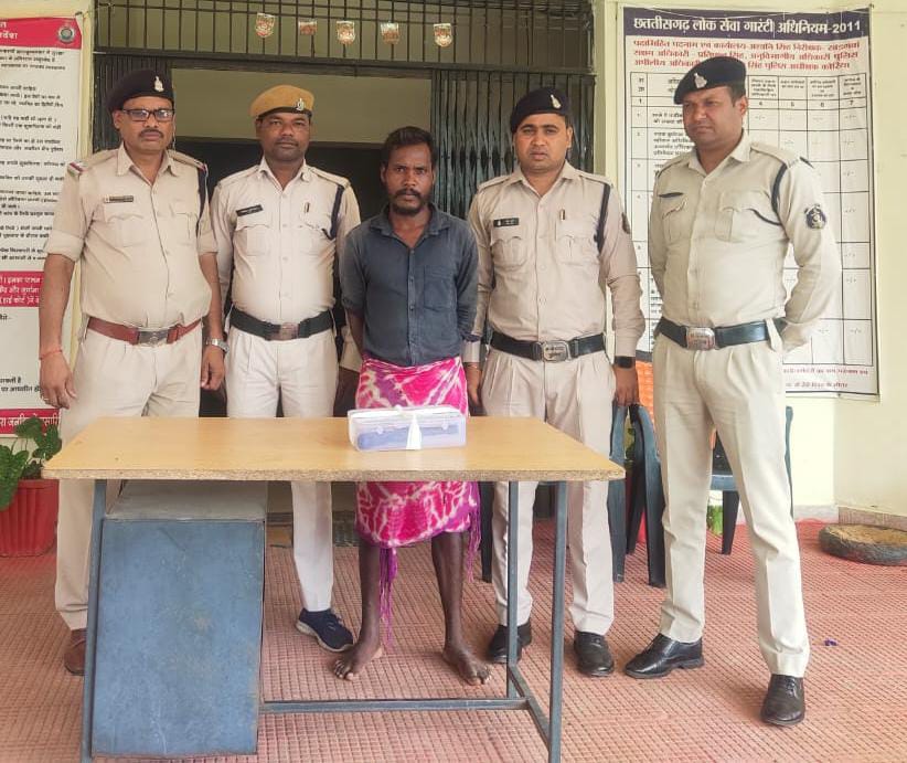 सार्वजनिक स्थान पर देशी कटटा के साथ..  आरोपी गिरफ्तार खड़गवां पुलिस की कार्यवाही