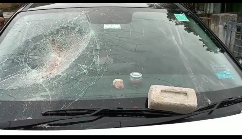 अगर आपकी कार रहती है घर से बाहर तो हो जाइए सतर्क.. जी.एम कॉम्प्लेक्स कॉलोनी के अंदर खड़ी कार से अज्ञात व्यक्ति द्वारा कार के शीशे को तोड़ कर 25000/ कैश ले उड़ा