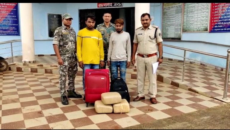 24 किलो गांजा के साथ तस्करी करते पुलिस ने दो व्यक्तियों को किया गिरफ्तार   