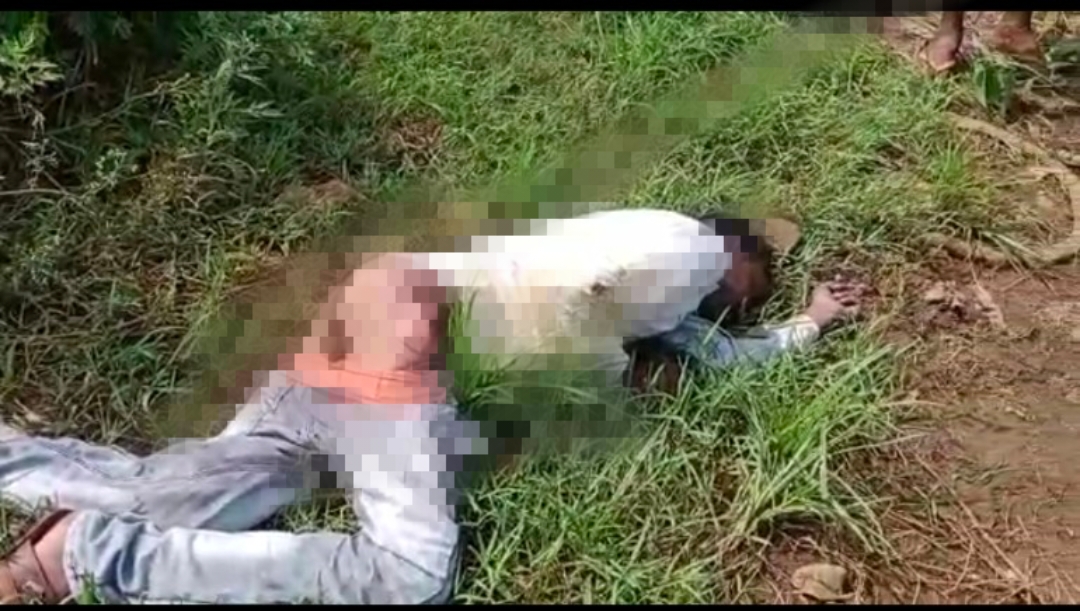 झाड़ियों के बीच कपड़ा व्यपारी की अर्धनग्न अवस्था मे मिली लाश, हत्या की आशंका।