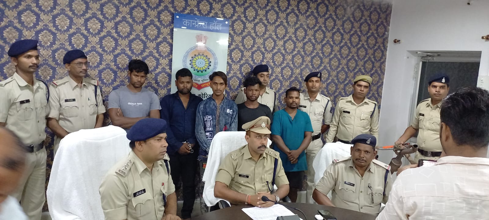 मारुती इको कार के साइलेसर चोरी करने वाले अंर्तराज्यीय गिरोह का पर्दाफाश कोरिया पुलिस ने किया