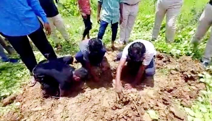 CG- पत्नी की हत्या: पति ने बेरहमी से की अपनी ही पत्नी की हत्या&hellip; शव को गड्ढे में दफनाया&hellip; थाने में जाकर किया सरेंडर