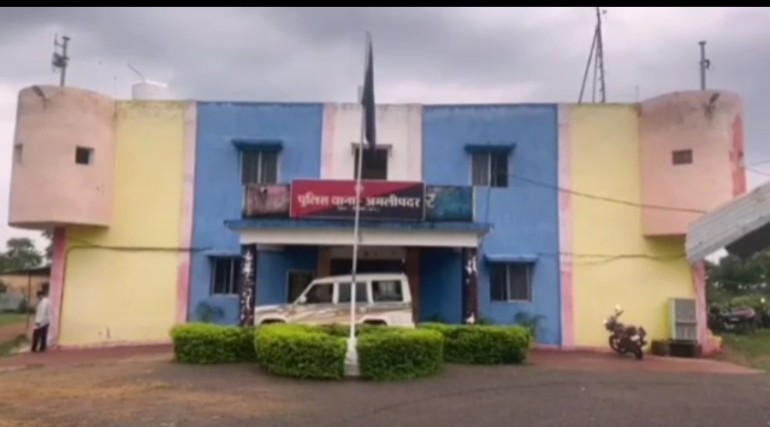 मां ने कहा बेटा डॉक्टर भुला दो, कलयुगी पुत्र ने गुस्साकर मां की पत्थर से मारकर कर दि हत्या