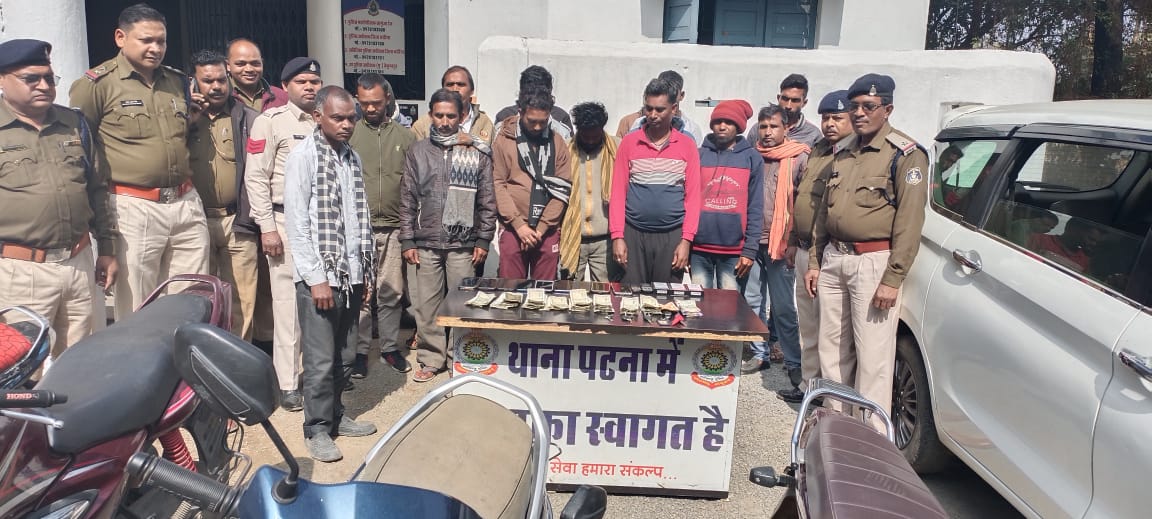 52 पत्ती के सौदागरो को पटना पुलिस ने लिया हिरासत में मौके से किया 1554800 रु. जप्त 