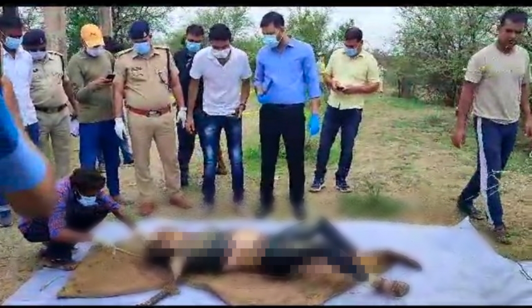 मुक्तिधाम के पास खून से लथपथ युवती की मिली लाश