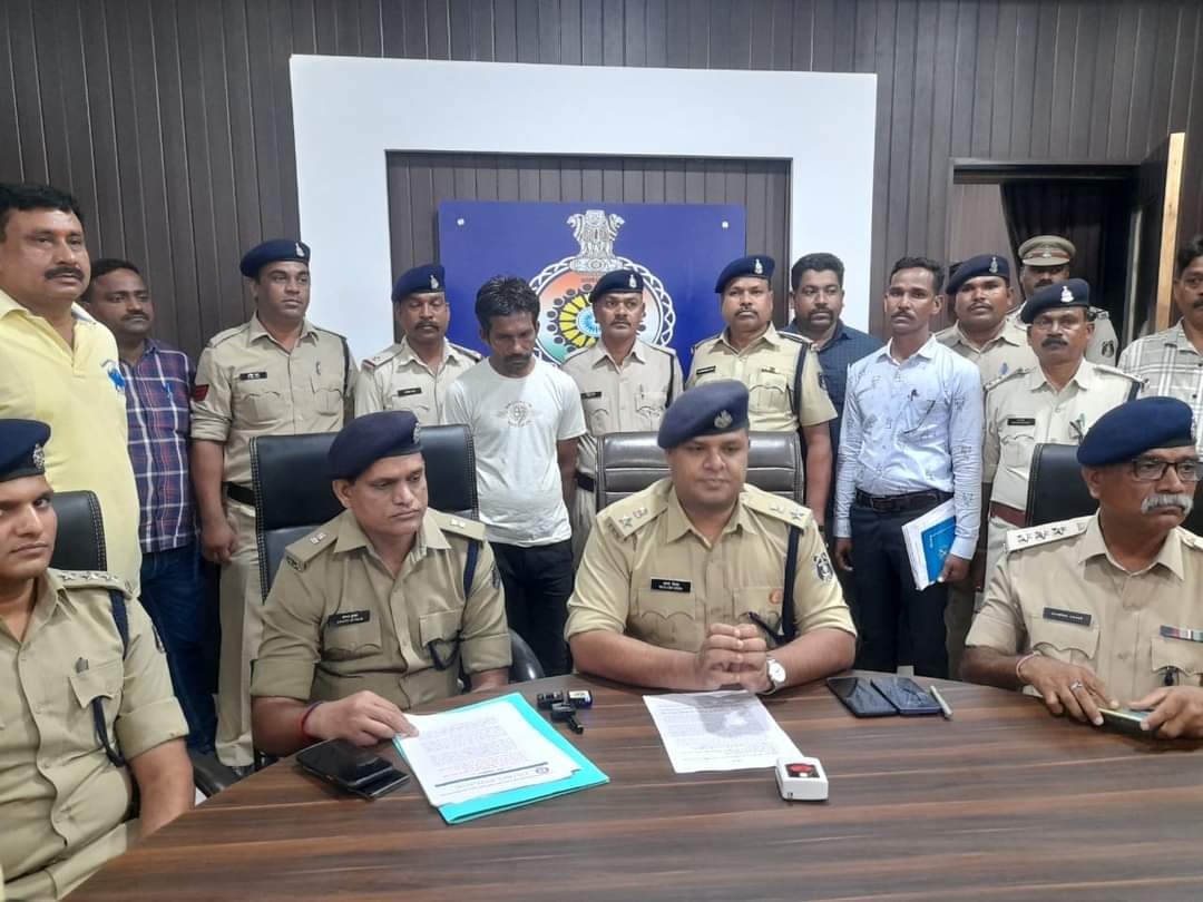 सोसायटी में  चावल  एवं खाद चोरी करने वाले अंर्तजिला चोर का सरगना पुलिस के हत्थे चढ़ा 