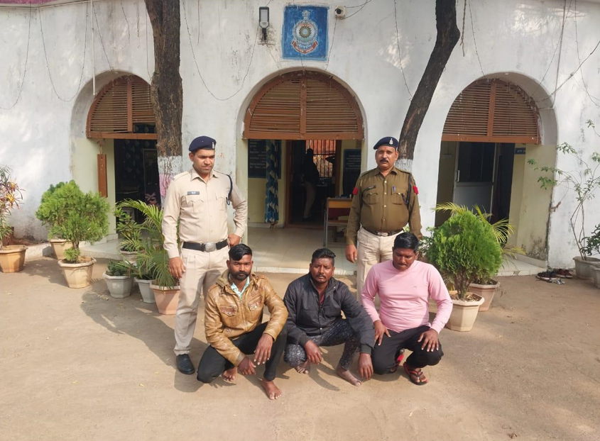  गौ- मांस ' कटिंग की अवैधानिक कार्यवाही के विरुद्ध सिमगा पुलिस की संकल्पित कार्यवाही लगातार जा री 