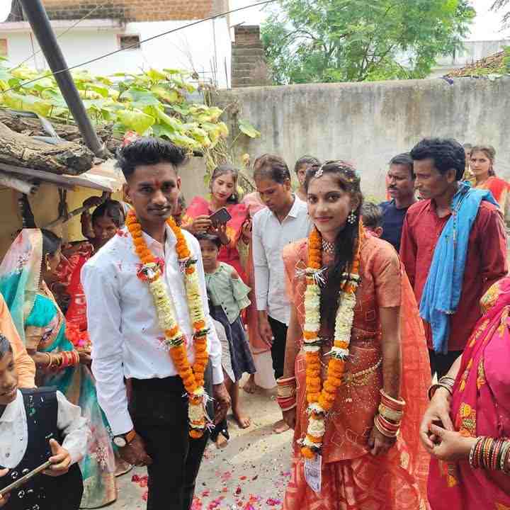  नव विवाहिता पत्नी की हत्या के बाद पति ने खेत में पेड़ पर फांसी लगाकर की खुदकुशी