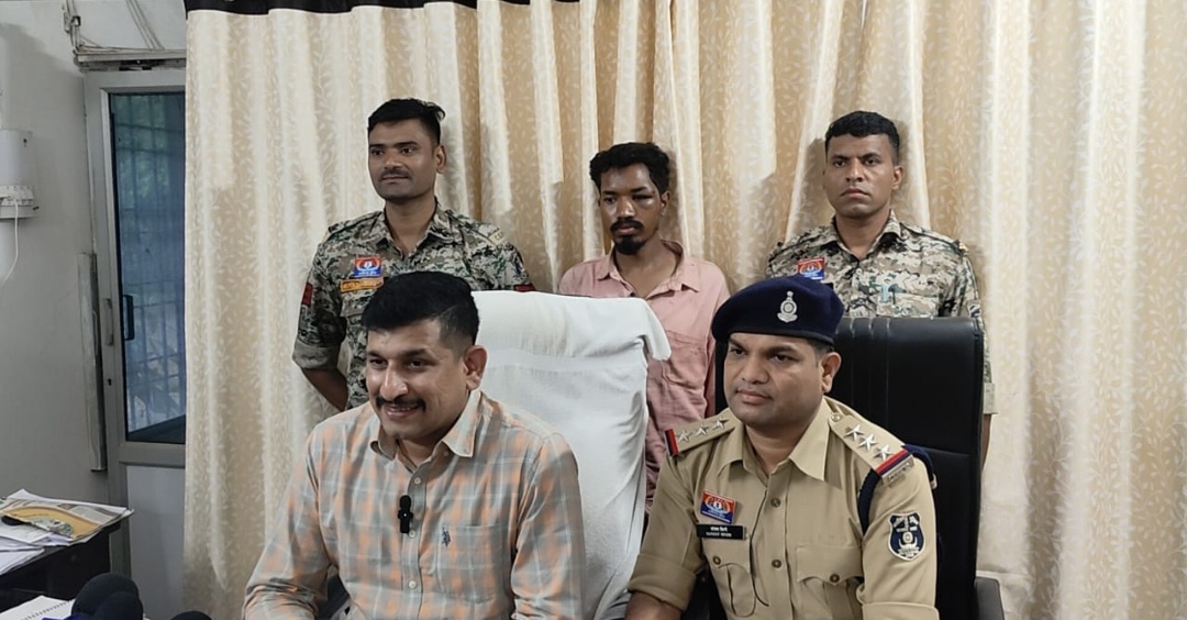 फरसगांव पुलिस द्वारा अलग अलग दो चोरी के आरोपी को किया चंद घंटे में गिरफ्तार
