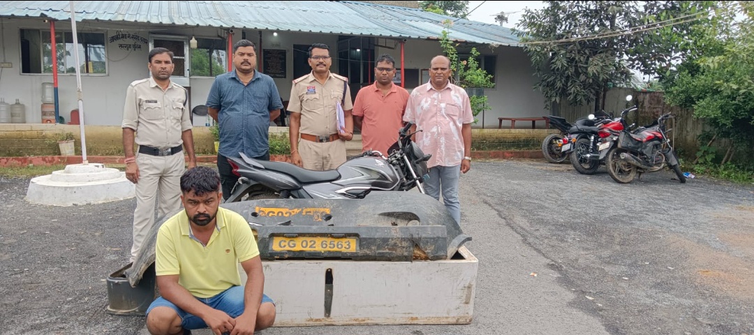 अम्बिकापुर मेडिकल कालेज कैम्पस से एम्बुलेंस चोरी के मामले में आरोपी गिरफ्तार