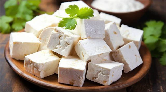 नकली पनीर का ज़हरीला खेल! नोएडा में फैक्ट्री से जहरीले केमिकल से बनता था 'पनीर', मास्टरमाइंड गिरफ्तार