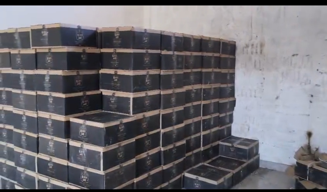 अंबिकापुर बिग ब्रेकिंग, 40 लाख का अवैध अंग्रेजी शराब किया गया जप्त