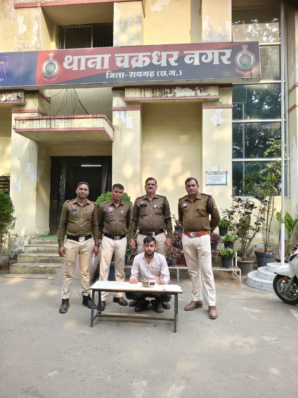 रायगढ़ में ऑनलाइन क्रिकेट सट्टा पर बैक टू बैक कार्रवाई &mdash; अफगानिस्तान बनाम कनाडा मैच पर बॉल टू बॉल सट्टा नोट करते आरोपी गिरफ्तार