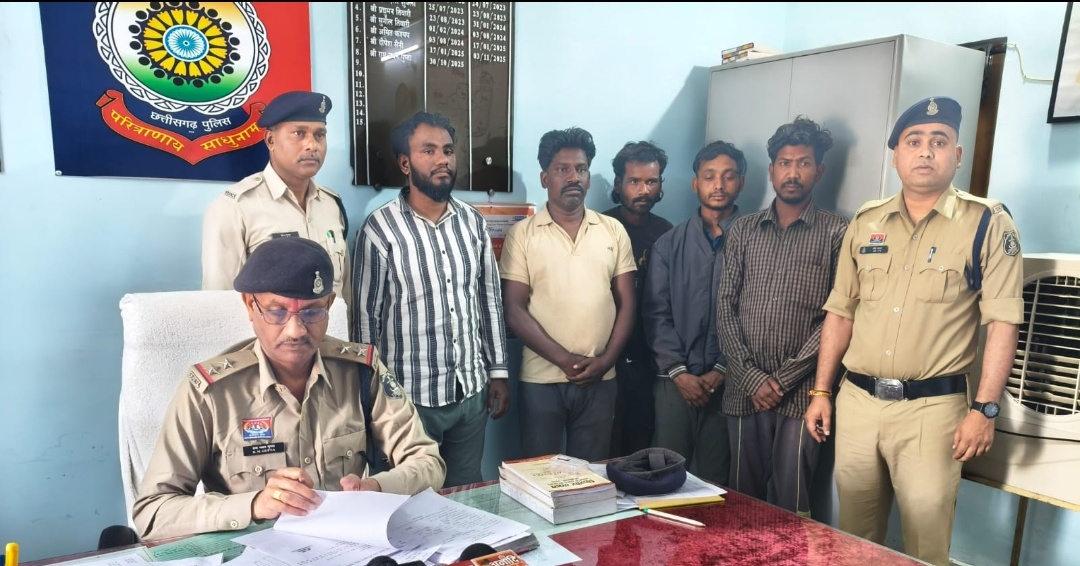 कबाड़ चोरी करने वाला गिरोह चढ़ा पुलिस के हत्थे, 5 आरोपी गिरफ्तार