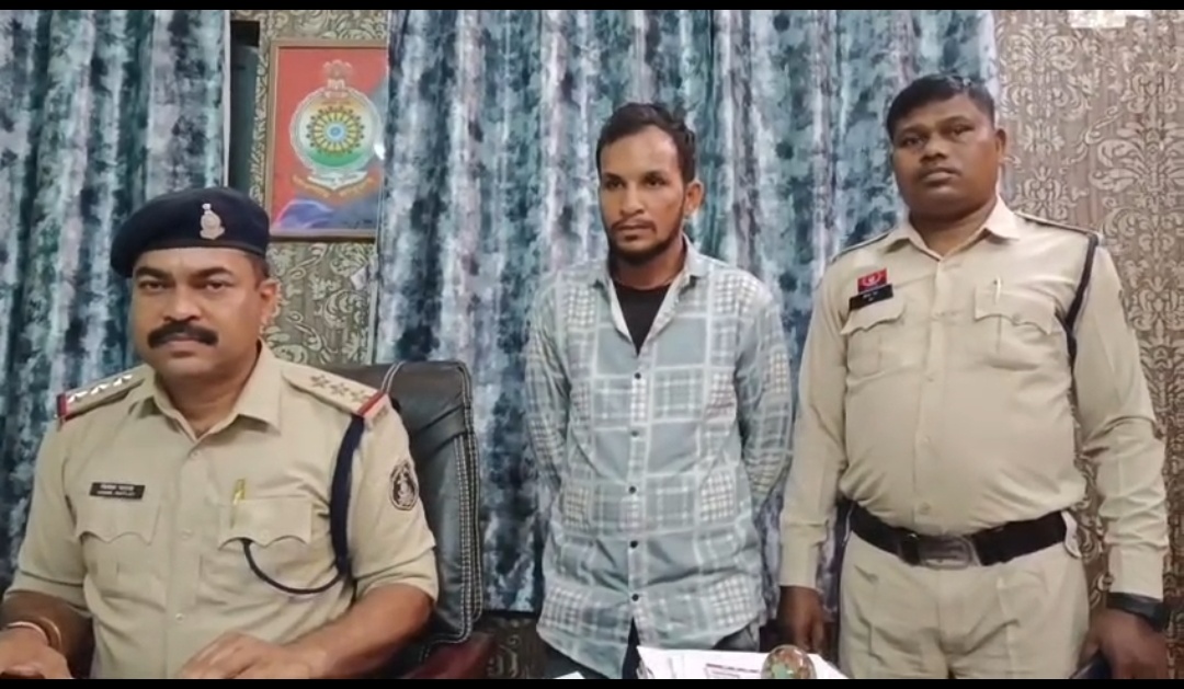 मनेन्द्रगढ़ पुलिस की बड़ी कार्रवाई  शादी का झांसा देकर दुष्कर्म करने वाला आरोपी गिरफ्तार