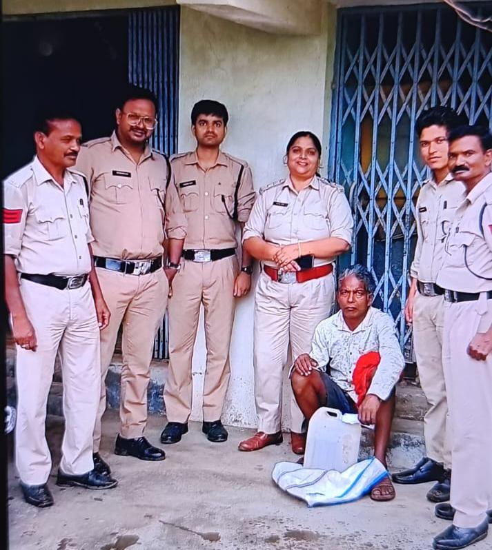 कोरिया आबकारी की अवैध शराब पर लगातार कार्यवाही,14 दिन के रिमांड पर एक आरोपी जेल दाखिल