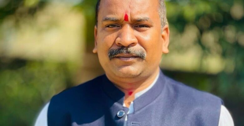 असम में कांग्रेस के लिए पूरा दमखम लगा रहे गुलाब कमरो ... ब्रह्मपुत्र नदी के डुबान क्षेत्र में पहुंचने वाले बने पहले विधायक.. डेढ़ दर्जन से अधिक विधानसभा में