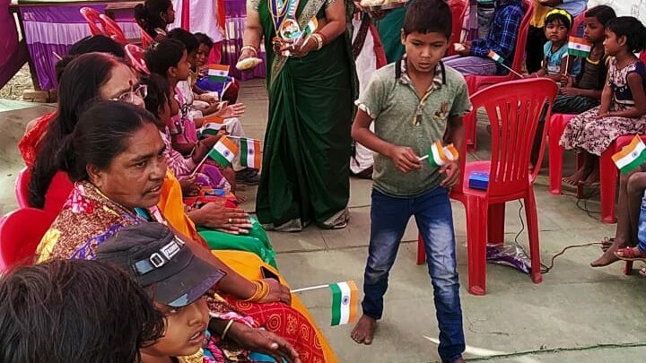 कोरियादादर में गणतंत्र दिवस पर ध्वजारोहण इस तरह किया लायंस क्लब दुर्ग प्लेटिनम व लायंस क्लब दिव्य ऊर्जा