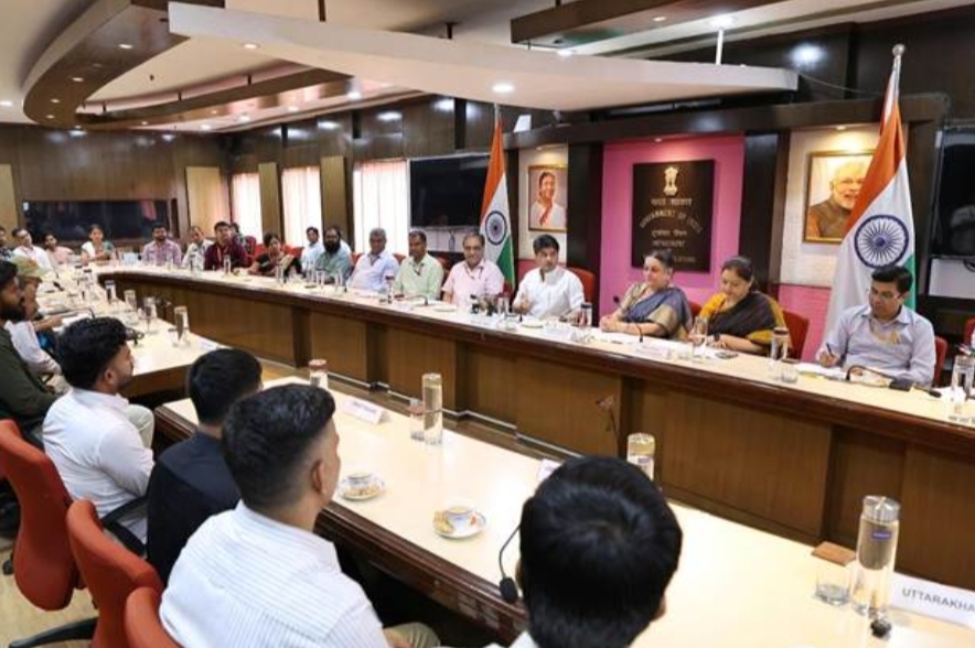 वित्त वर्ष 2024-25 के दौरान अनुकरणीय सेवा के लिए सबसे अच्छा प्रदर्शन करने वाले ग्रामीण डाक सेवकों की केंद्रीय संचार मंत्री के साथ बातचीत वित्त वर्ष 2024-25 के दौरान अनुकरणीय सेवा के लिए सबसे अच्छा प्रदर्शन करने वाले ग्रामीण डाक सेवकों की केंद्रीय संचार मंत्री के साथ बातचीत