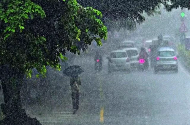 IMD Heavy Rain Alert: 50KM/H की तूफानी हवाओं के साथ दिखेगा बारिश का कहर, इन राज्यों में होगी मूसलाधार वर्षा, मौसम विभाग की चेतावनी जारी