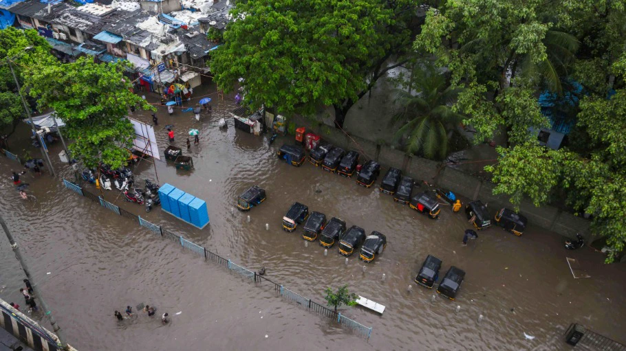 मुंबई डूबेगी या बचेगी? IMD का अलर्ट मचा रहा खलबली, अब अगला 48 घंटे होंगे 'क्रिटिकल'!