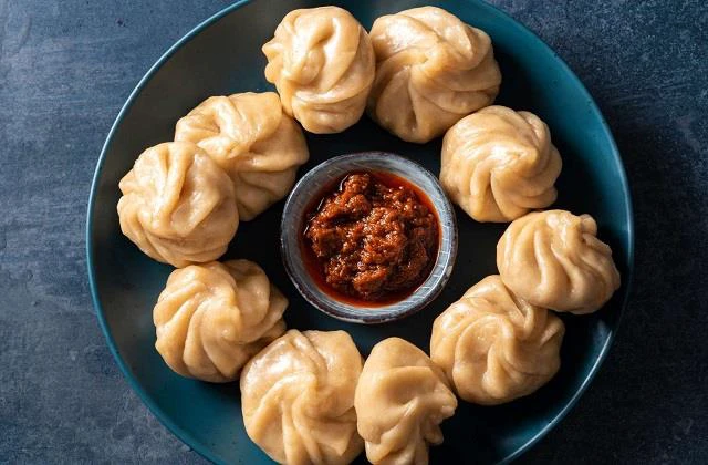 Momos खाने के शौकीन हो जाएं सावधान! इस जिले में दूषित मोमोज से 35 लोग बीमार, कई बच्चों की हालत गंभीर
