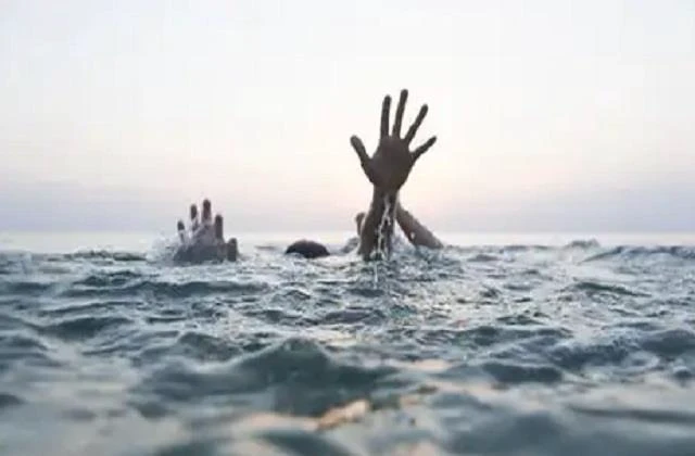  बड़ा हादसा: नदी में नहाने से 4 छात्र डूब, एक का शव बरामद, बाकी की तलाश जारी