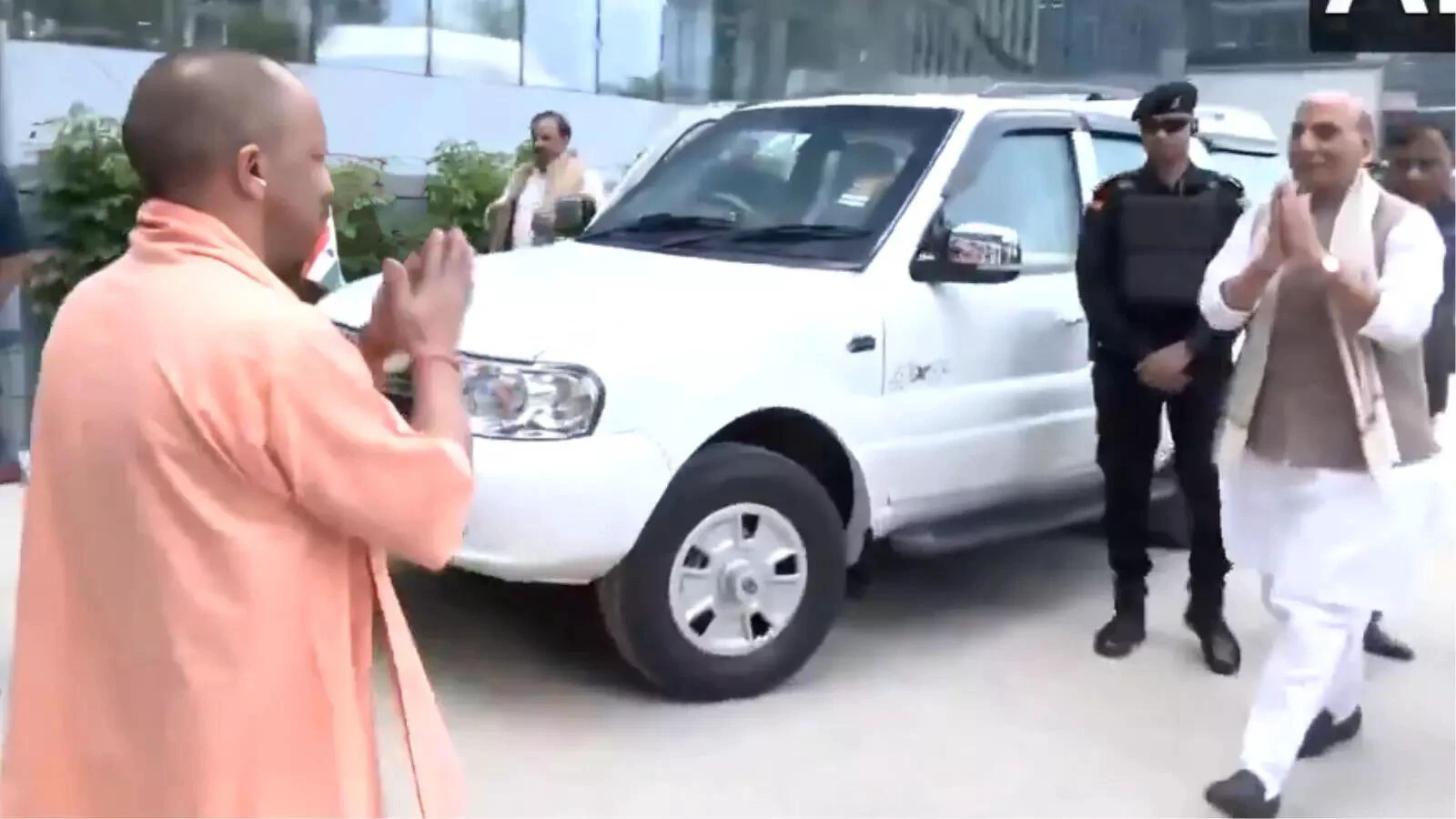 ऑपरेशन सिंदूर में जिस ड्रोन ने पाकिस्तान को धूल चटाई, उस कंपनी में पहुंचे राजनाथ सिंह और सीएम योगी आदित्यनाथ