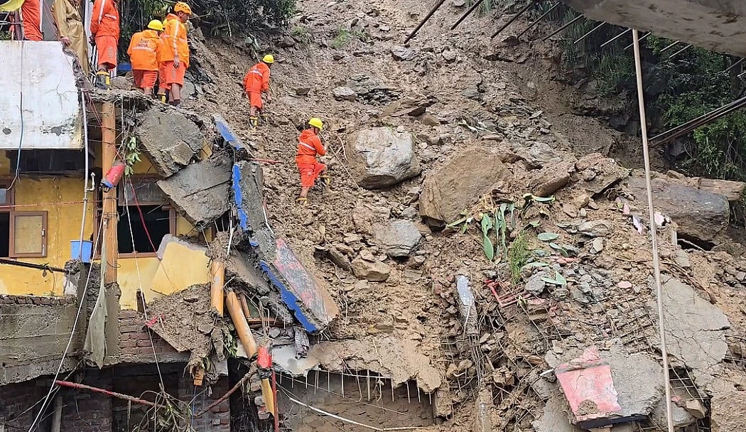 हिमाचल में बारिश का कहर जारी, भूस्खलन से मरने वालों की संख्या 7 हुई, कुल्लू में दो लोग मलबे में दबे, कई सड़कें बंद