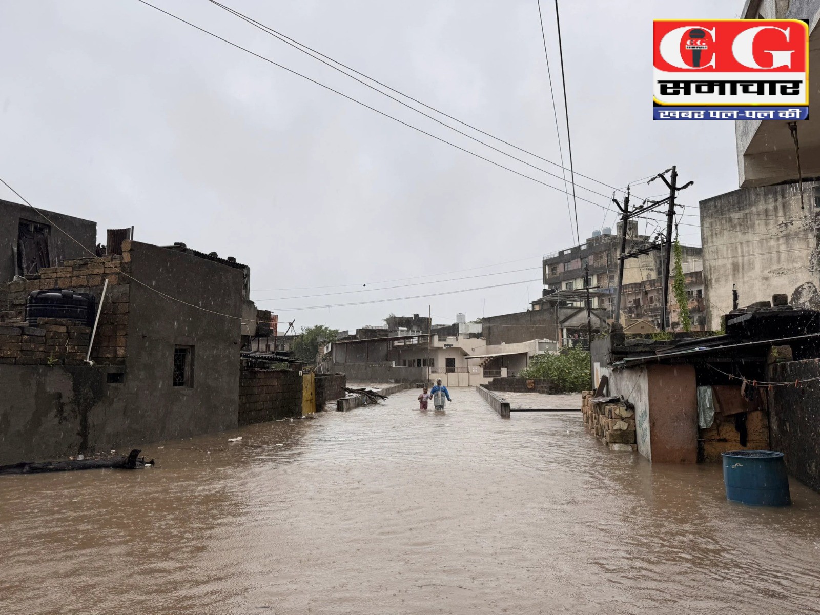 गुजरात में भारी बारिश के कारण राज्य के 113 डैम को लेकर सतर्कता बरतने की चेतावनी