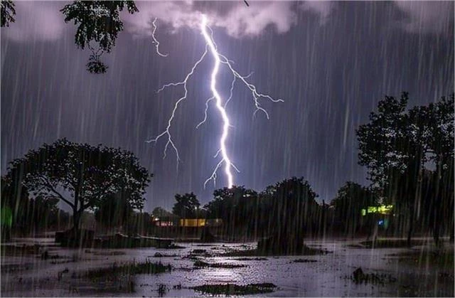 Bihar में फिर बिगड़ेगा मौसम, अगले 7 दिनों तक लगातार बारिश और वज्रपात की संभावना! मौसम विभाग ने जारी किया अलर्ट